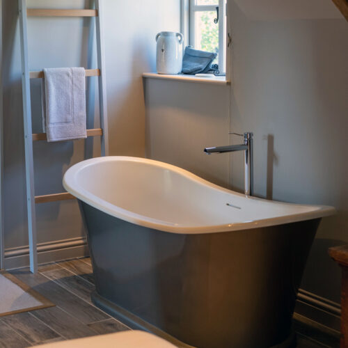 Nordic Scandinavian Bathroom Design (Tips & Inspiration)