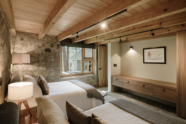 Petraia House, with stone walls, offers two beds in a room.