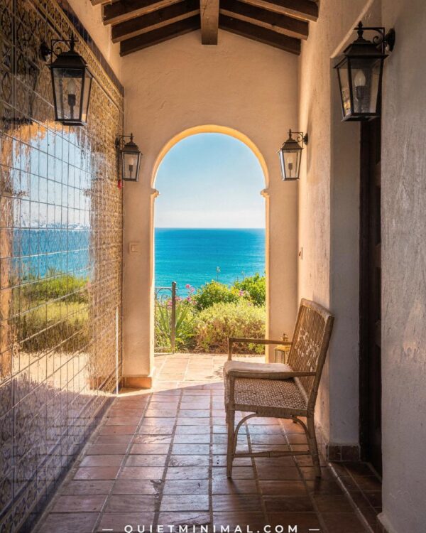 New Mediterranean Design Stays Current, Not Dated