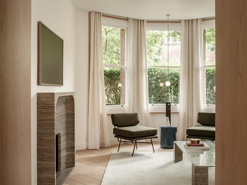 A Battersea Park Apartment Where Slim Oak Lines Replace Traditional Mouldings